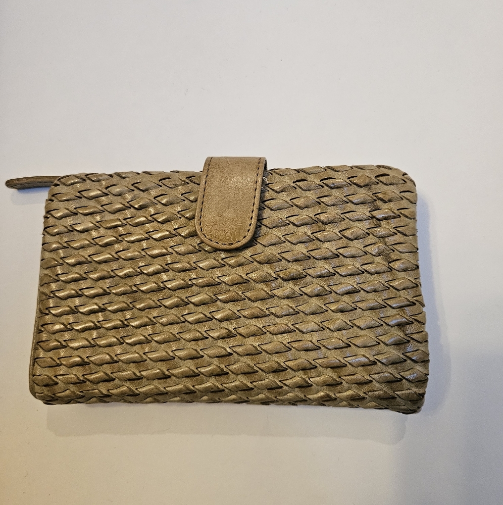 VILENCA HOLLAND Genuine Leather Woven Wallet